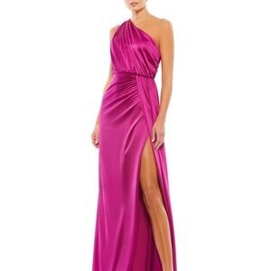 Leena for MacDuggal size 2 gown with pleats, draping and a daring slit. NWT!
